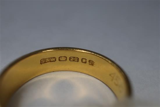 A 22ct yellow gold engraved wedding band, a similar plain band and a 9ct yellow gold signet ring with carnelian matrix.